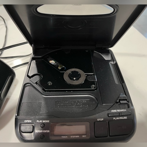 Vintage 90s Sony Discman - Picture 2 of 2